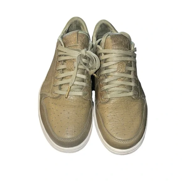 Air Jordan retro 1 swooshless shoes size 10 - Picture 2 of 7